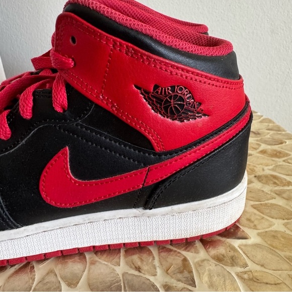 Nike Air Jordan 1 Mid Alternate Bred Sneakers size 6Y - Picture 6 of 11